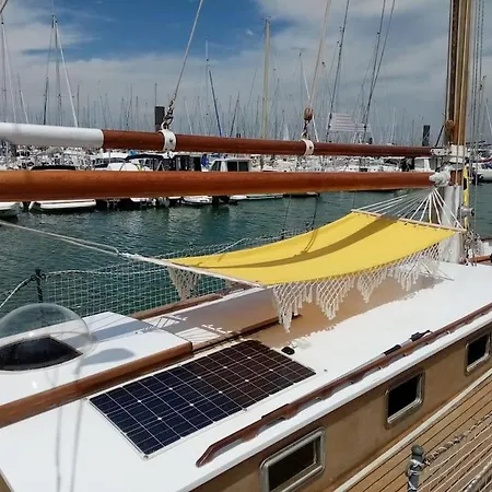Úszó hotel Superbe Vieux Greement A La Rochelle La Rochelle