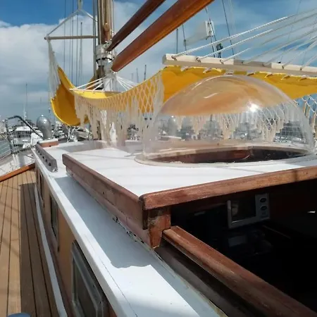 Bateau-hôtel Superbe Vieux Greement A La Rochelle La Rochelle (Charente-Maritime)