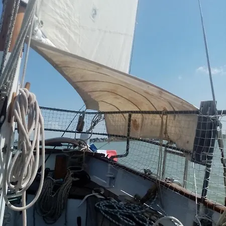 Superbe Vieux Greement A La Rochelle Bateau-hôtel *
